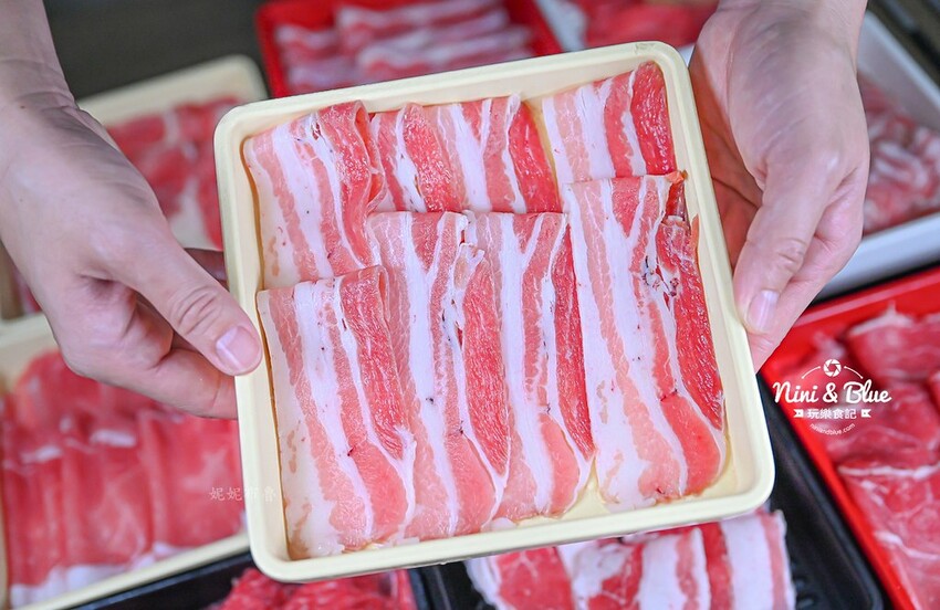 台中火鍋吃到飽,平日午餐358元起就有肉肉吃到飽,鬥牛士二鍋台中 @Nini and Blue 玩樂食記