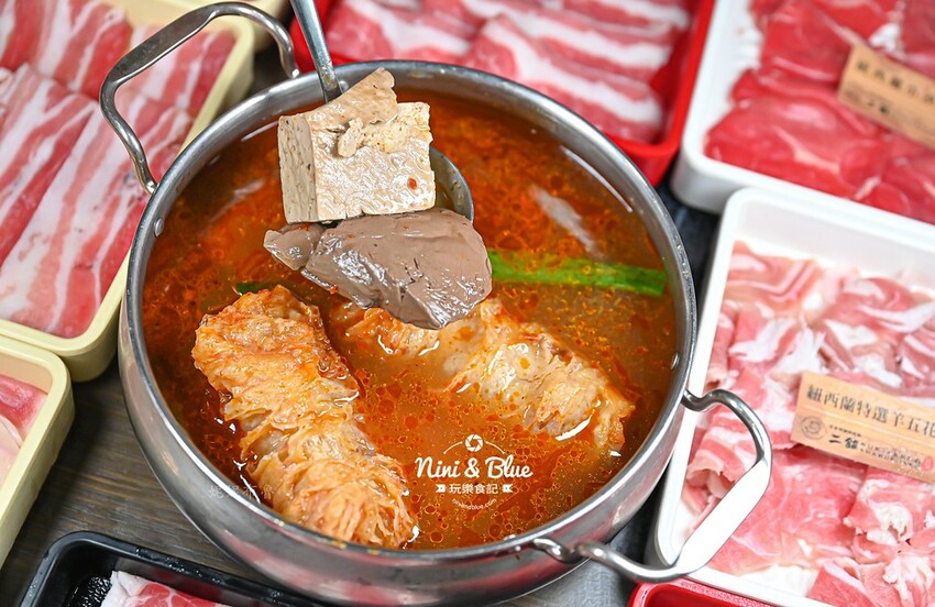 台中火鍋吃到飽,平日午餐358元起就有肉肉吃到飽,鬥牛士二鍋台中 @Nini and Blue 玩樂食記