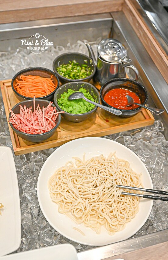 台中火鍋吃到飽,平日午餐358元起就有肉肉吃到飽,鬥牛士二鍋台中 @Nini and Blue 玩樂食記