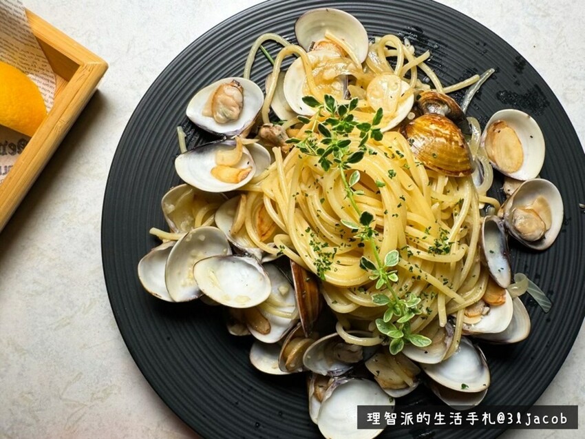 2024最新 台中餐酒館推薦》90後餐酒館 I 一間如開濾鏡般網美級台中美食餐廳,餐點平價好吃,更有自家精釀啤酒廠提供的獨家啤酒 - 理智派的生活手札