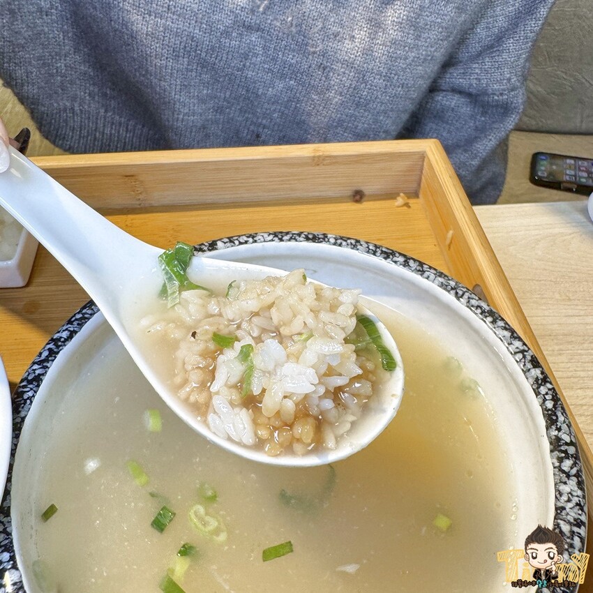 新竹縣竹北熊麵製造所。 全台獨創乾濕兩吃沾醬的創意麵食！ 超推QQ肥瘦黃金比例的焢肉！ (菜單營業時間地址電話) - 跟著踢小米吃喝玩樂趣