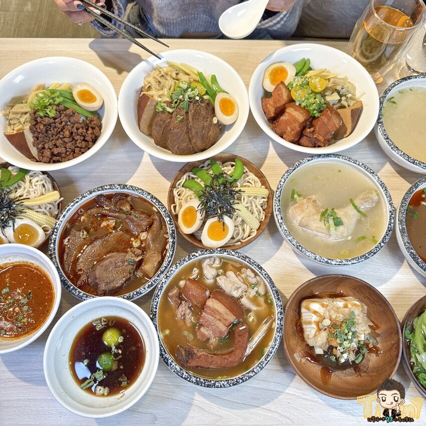 新竹縣竹北熊麵製造所。 全台獨創乾濕兩吃沾醬的創意麵食！ 超推QQ肥瘦黃金比例的焢肉！ (菜單營業時間地址電話) - 跟著踢小米吃喝玩樂趣