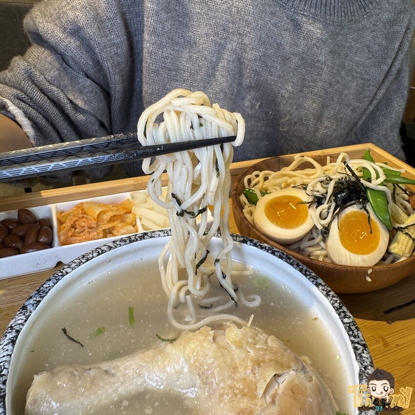 新竹縣竹北熊麵製造所。 全台獨創乾濕兩吃沾醬的創意麵食！ 超推QQ肥瘦黃金比例的焢肉！ (菜單營業時間地址電話) - 跟著踢小米吃喝玩樂趣