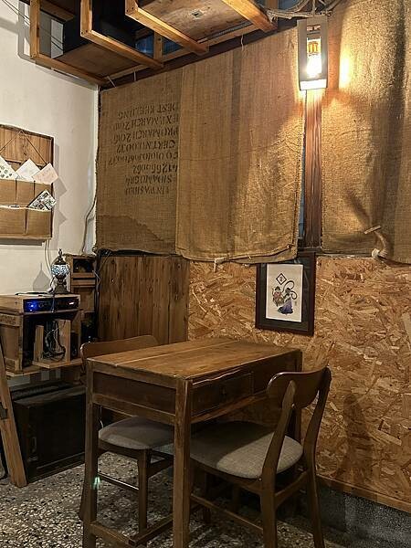 台南市北區【台南北區】酉時~巷弄老宅,從下午茶到深夜的甜點咖啡店,氣氛很棒喔!