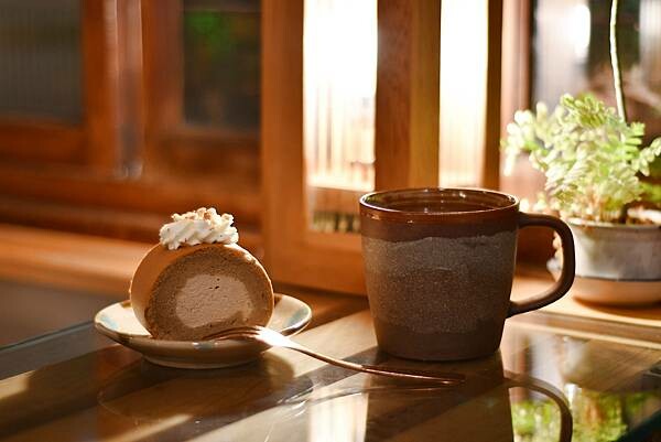 台南市北區【台南北區】酉時~巷弄老宅,從下午茶到深夜的甜點咖啡店,氣氛很棒喔!