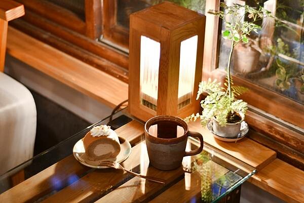 台南市北區【台南北區】酉時~巷弄老宅,從下午茶到深夜的甜點咖啡店,氣氛很棒喔!