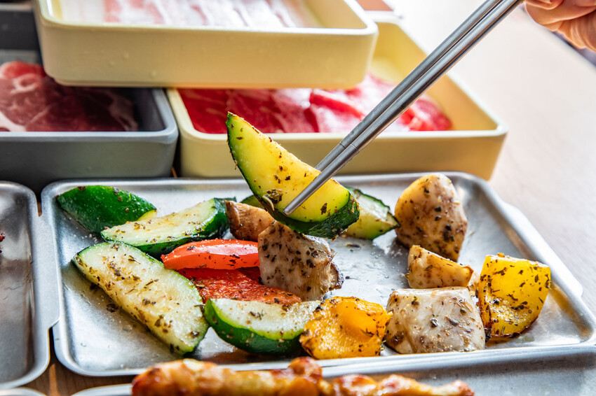 桃園呀屋火鍋烤串吃到飽4.9星必吃推薦。