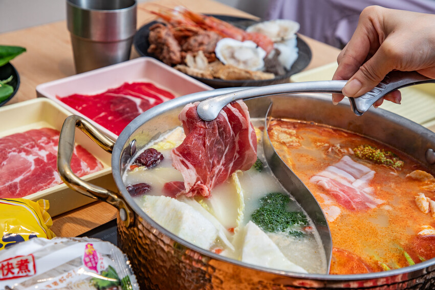 桃園呀屋火鍋烤串吃到飽4.9星必吃推薦。