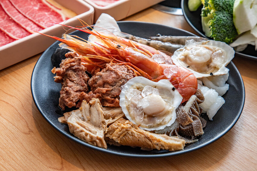 桃園呀屋火鍋烤串吃到飽4.9星必吃推薦。