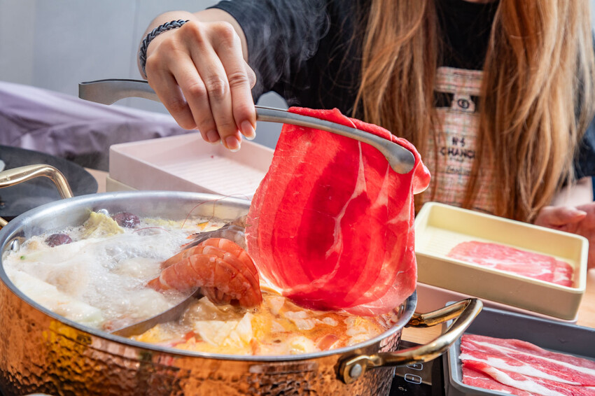 桃園呀屋火鍋烤串吃到飽4.9星必吃推薦。