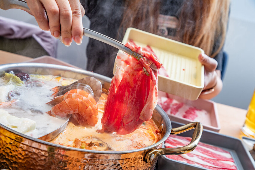 桃園呀屋火鍋烤串吃到飽4.9星必吃推薦。