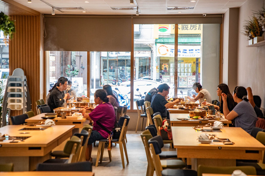 桃園呀屋火鍋烤串吃到飽4.9星必吃推薦。