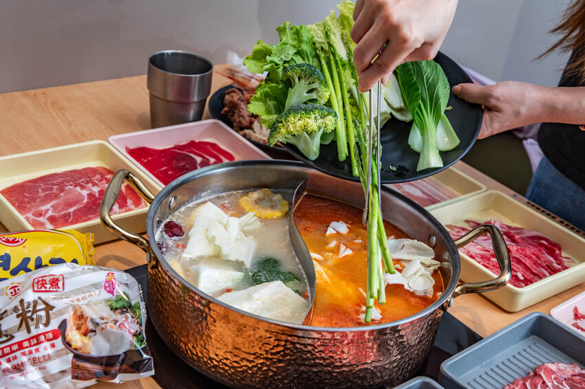 桃園呀屋火鍋烤串吃到飽4.9星必吃推薦。