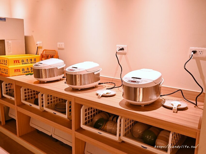 台中市北區麻川川青花椒烤魚｜正宗重慶烤魚，主打活魚現烤，口味道地，店裡還有超美月球造景