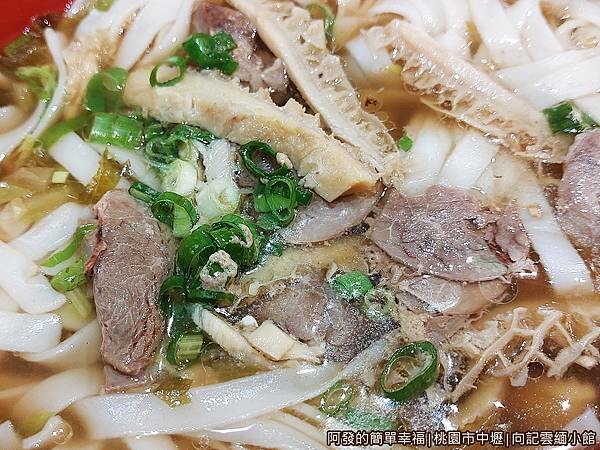 向記雲緬小館14-牛雜米干湯頭.jpg