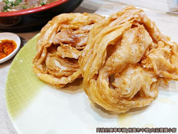 ▲桃園龍岡米干必吃推薦：向記雲緬小館，炸甩餅也很有人氣 /阿發的簡單幸福 提供、WalkerLand窩客島整理