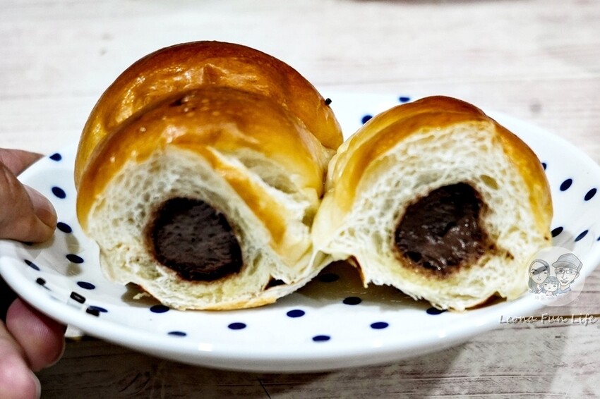 台中市南屯區台中新店報!想吃蜷尾家不用跑台南，蜷尾家パン必買霜淇淋、手撕包、王蟲麵包!!|UR LIVING商場|台中南屯