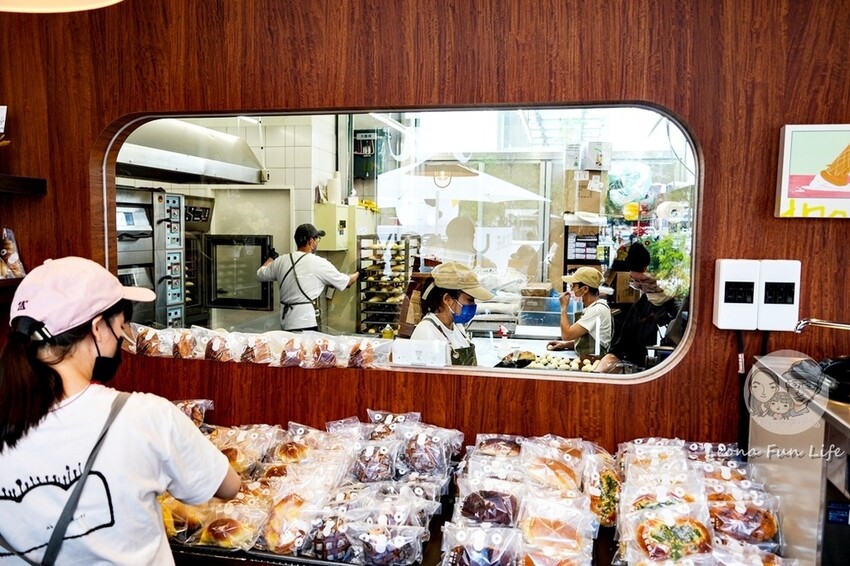 台中市南屯區台中新店報!想吃蜷尾家不用跑台南，蜷尾家パン必買霜淇淋、手撕包、王蟲麵包!!|UR LIVING商場|台中南屯