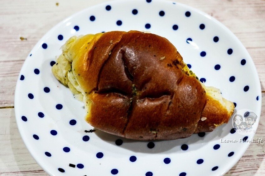 台中市南屯區台中新店報!想吃蜷尾家不用跑台南，蜷尾家パン必買霜淇淋、手撕包、王蟲麵包!!|UR LIVING商場|台中南屯