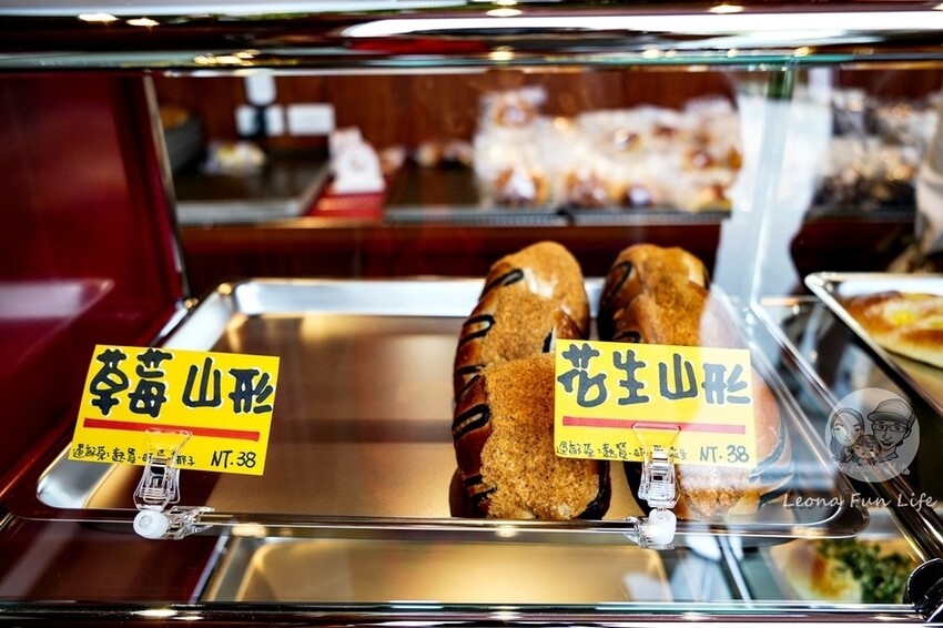 台中市南屯區台中新店報!想吃蜷尾家不用跑台南，蜷尾家パン必買霜淇淋、手撕包、王蟲麵包!!|UR LIVING商場|台中南屯