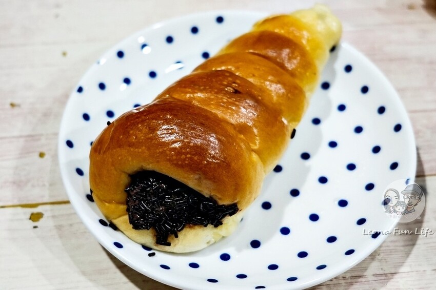 台中市南屯區台中新店報!想吃蜷尾家不用跑台南，蜷尾家パン必買霜淇淋、手撕包、王蟲麵包!!|UR LIVING商場|台中南屯