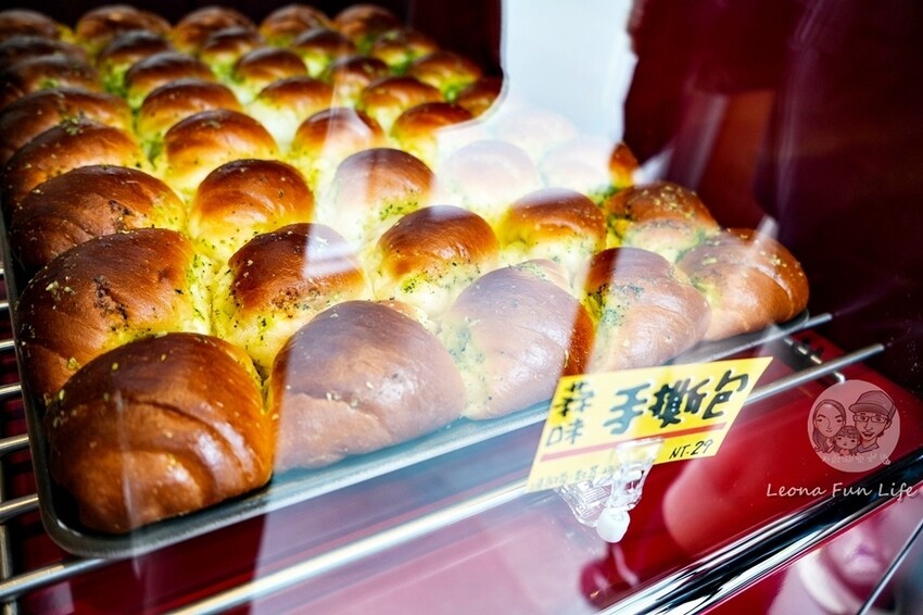 台中市南屯區台中新店報!想吃蜷尾家不用跑台南，蜷尾家パン必買霜淇淋、手撕包、王蟲麵包!!|UR LIVING商場|台中南屯