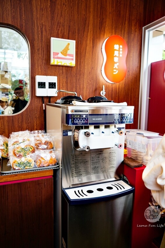 台中市南屯區台中新店報!想吃蜷尾家不用跑台南，蜷尾家パン必買霜淇淋、手撕包、王蟲麵包!!|UR LIVING商場|台中南屯