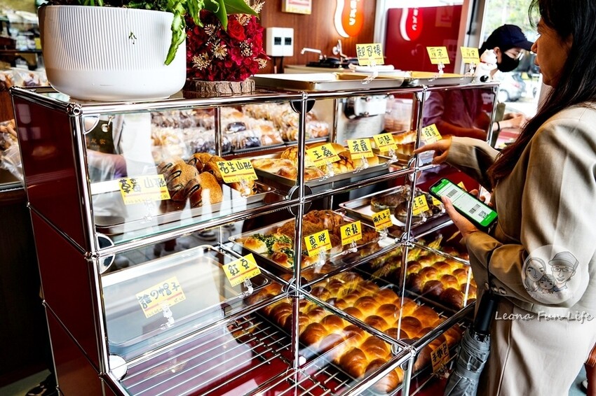 台中市南屯區台中新店報!想吃蜷尾家不用跑台南，蜷尾家パン必買霜淇淋、手撕包、王蟲麵包!!|UR LIVING商場|台中南屯