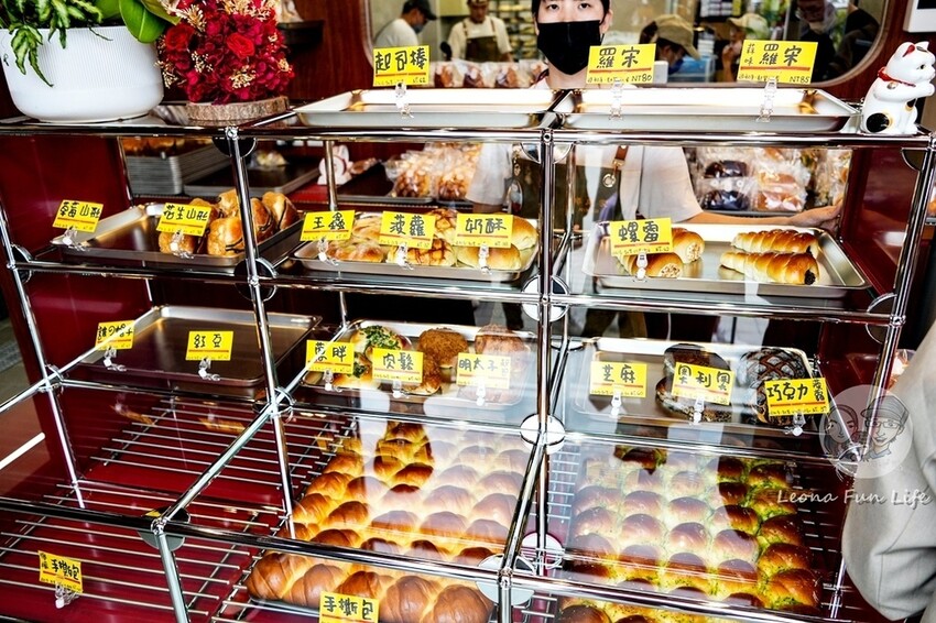台中市南屯區台中新店報!想吃蜷尾家不用跑台南，蜷尾家パン必買霜淇淋、手撕包、王蟲麵包!!|UR LIVING商場|台中南屯