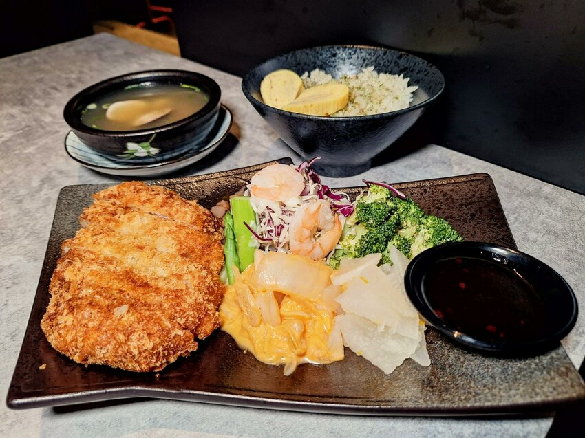 【美食】「八串八」串燒、烤物、壽司，新莊居酒屋推薦、新莊日本