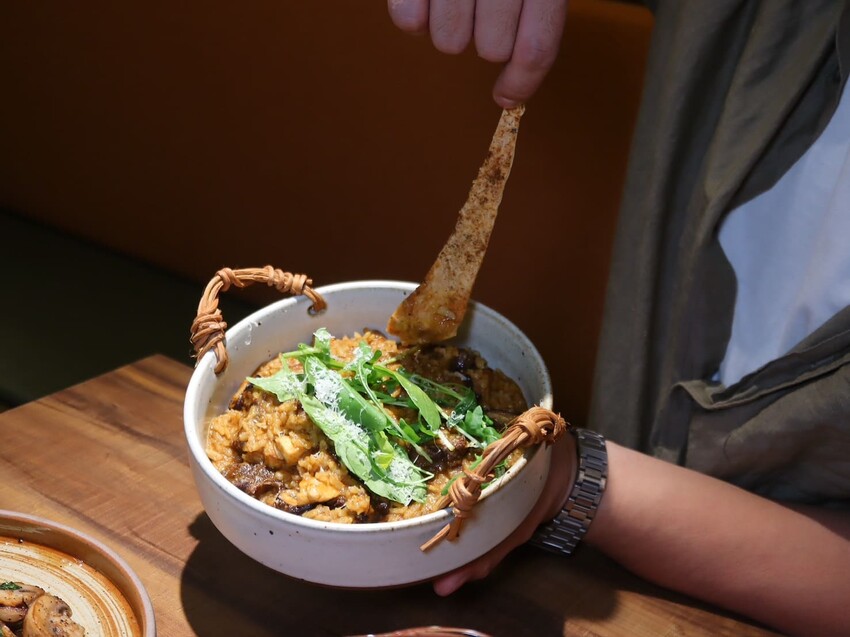 Born to EAT本質煮藝｜台北新開幕絕美露營風餐廳！環境舒適餐點又好吃。必點法式舒芙蕾，超驚艷。國父紀念館約會餐廳推薦 – 艾瑞絲的吃貨日常