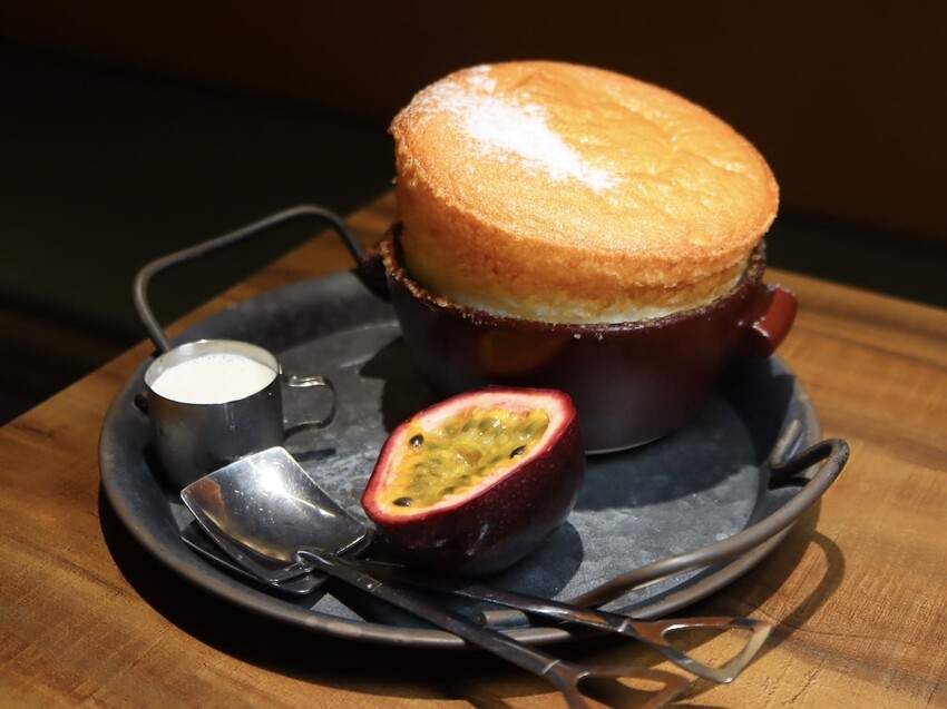 Born to EAT本質煮藝｜台北新開幕絕美露營風餐廳！環境舒適餐點又好吃。必點法式舒芙蕾，超驚艷。國父紀念館約會餐廳推薦 – 艾瑞絲的吃貨日常