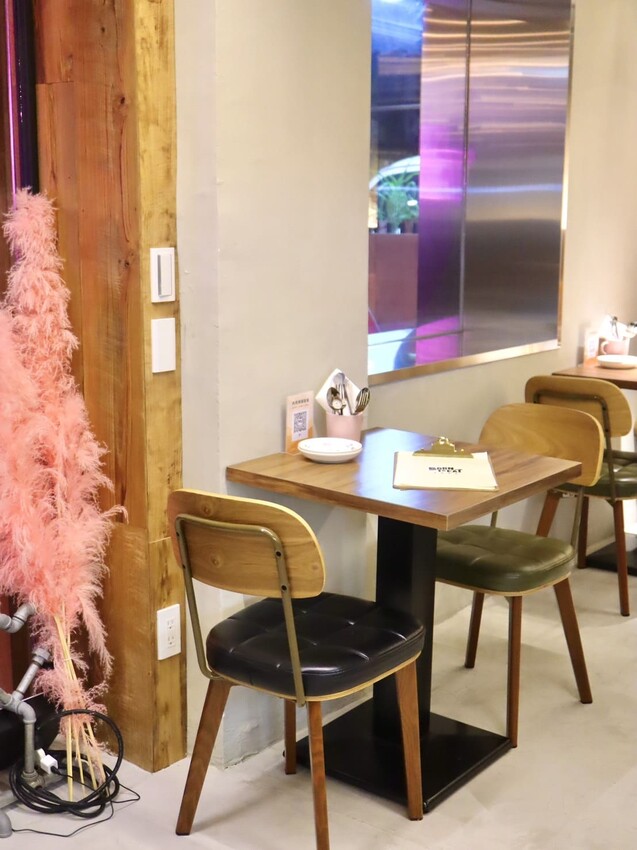 Born to EAT本質煮藝｜台北新開幕絕美露營風餐廳！環境舒適餐點又好吃。必點法式舒芙蕾，超驚艷。國父紀念館約會餐廳推薦 – 艾瑞絲的吃貨日常