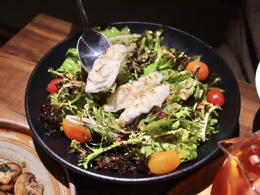 Born to EAT本質煮藝｜台北新開幕絕美露營風餐廳！環境舒適餐點又好吃。必點法式舒芙蕾，超驚艷。國父紀念館約會餐廳推薦 – 艾瑞絲的吃貨日常