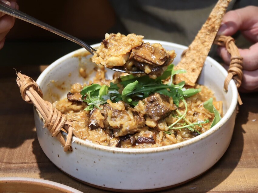 Born to EAT本質煮藝｜台北新開幕絕美露營風餐廳！環境舒適餐點又好吃。必點法式舒芙蕾，超驚艷。國父紀念館約會餐廳推薦 – 艾瑞絲的吃貨日常