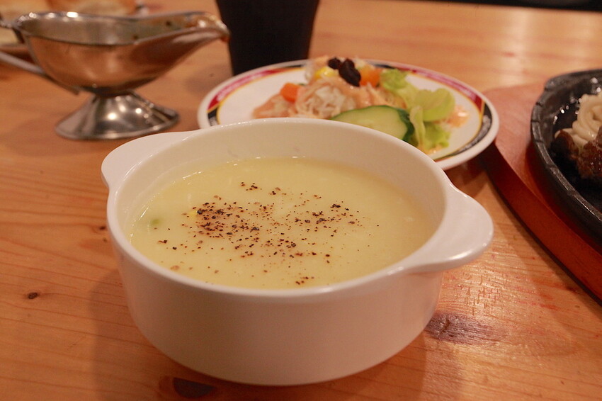 台南市北區吃。台南市｜北區。 「小虎牛排 公園店」老店新分店報報!!!!!完善舒適用餐空間平價牛排專賣店 「小虎牛排