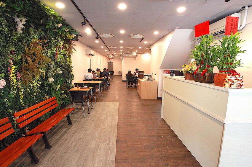 台南市北區吃。台南市｜北區。 「小虎牛排 公園店」老店新分店報報!!!!!完善舒適用餐空間平價牛排專賣店 「小虎牛排