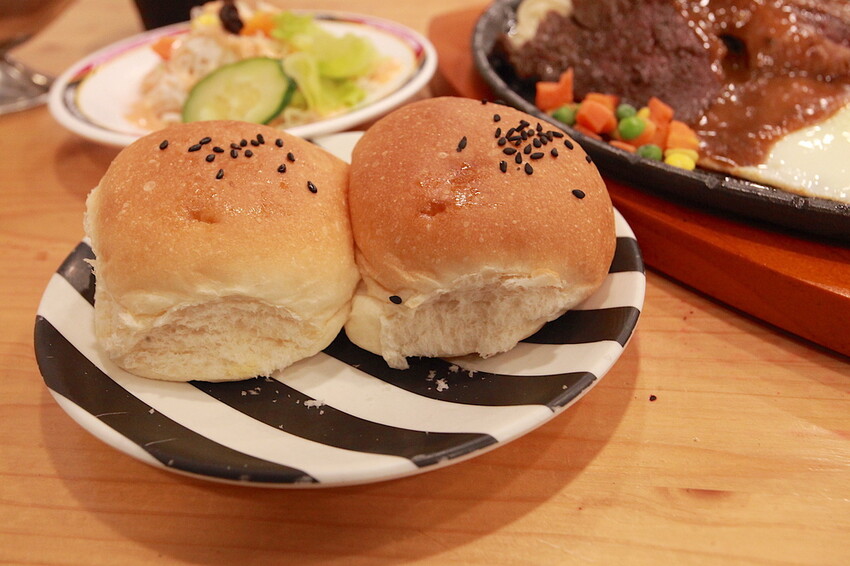 台南市北區吃。台南市｜北區。 「小虎牛排 公園店」老店新分店報報!!!!!完善舒適用餐空間平價牛排專賣店 「小虎牛排