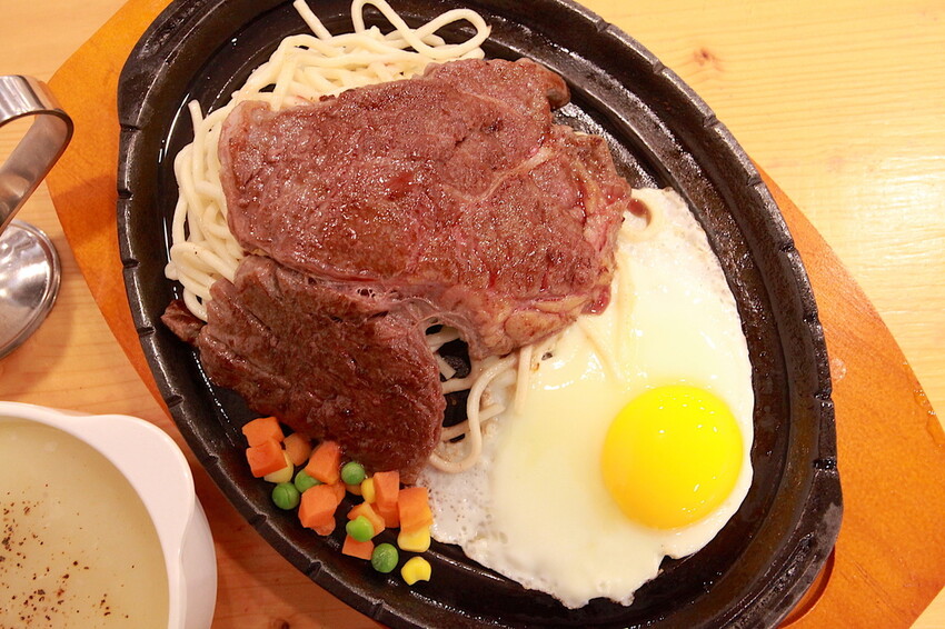 台南市北區吃。台南市｜北區。 「小虎牛排 公園店」老店新分店報報!!!!!完善舒適用餐空間平價牛排專賣店 「小虎牛排