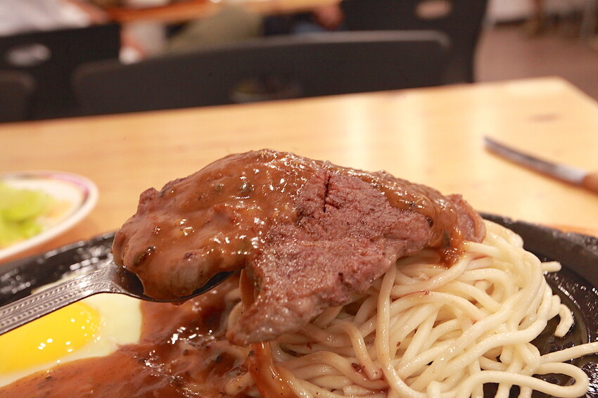 台南市北區吃。台南市｜北區。 「小虎牛排 公園店」老店新分店報報!!!!!完善舒適用餐空間平價牛排專賣店 「小虎牛排