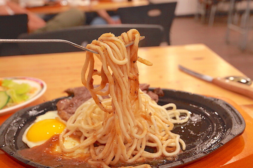 台南市北區吃。台南市｜北區。 「小虎牛排 公園店」老店新分店報報!!!!!完善舒適用餐空間平價牛排專賣店 「小虎牛排