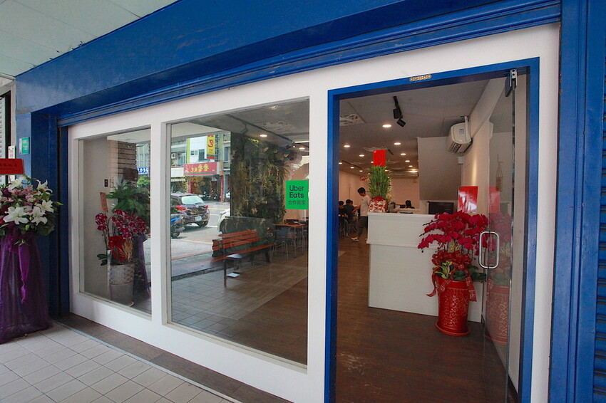 台南市北區吃。台南市｜北區。 「小虎牛排 公園店」老店新分店報報!!!!!完善舒適用餐空間平價牛排專賣店 「小虎牛排