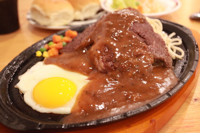 台南市北區吃。台南市｜北區。 「小虎牛排 公園店」老店新分店報報!!!!!完善舒適用餐空間平價牛排專賣店 「小虎牛排