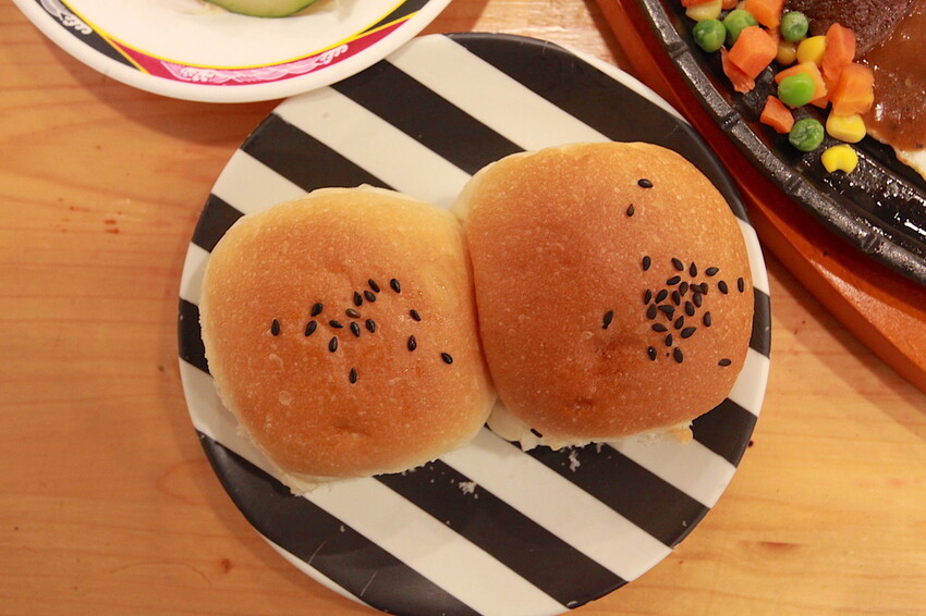 台南市北區吃。台南市｜北區。 「小虎牛排 公園店」老店新分店報報!!!!!完善舒適用餐空間平價牛排專賣店 「小虎牛排