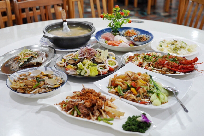 母親節帶家人來吃現撈海鮮！整桌9道有活龍蝦、石斑魚、超厚刺身、九孔沙拉..才4280元