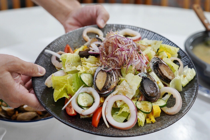 母親節帶家人來吃現撈海鮮！整桌9道有活龍蝦、石斑魚、超厚刺身、九孔沙拉..才4280元