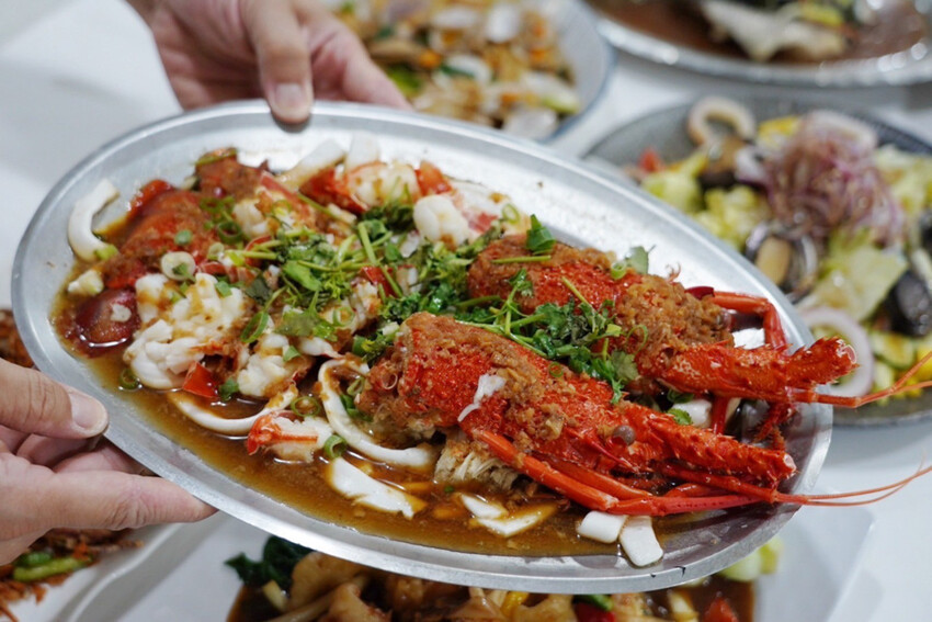 母親節帶家人來吃現撈海鮮！整桌9道有活龍蝦、石斑魚、超厚刺身、九孔沙拉..才4280元