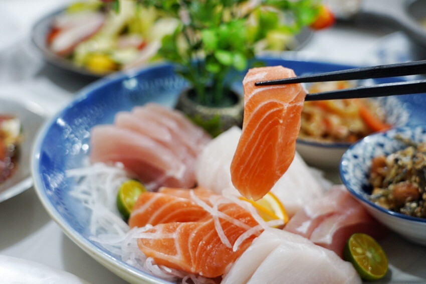 母親節帶家人來吃現撈海鮮！整桌9道有活龍蝦、石斑魚、超厚刺身、九孔沙拉..才4280元