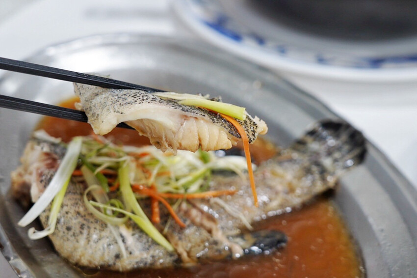 母親節帶家人來吃現撈海鮮！整桌9道有活龍蝦、石斑魚、超厚刺身、九孔沙拉..才4280元