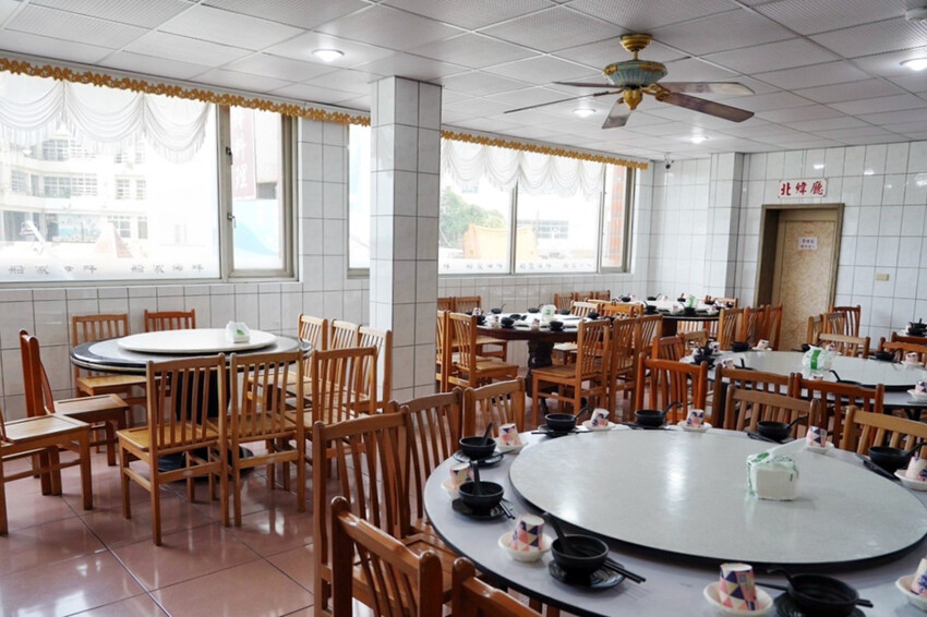 母親節帶家人來吃現撈海鮮！整桌9道有活龍蝦、石斑魚、超厚刺身、九孔沙拉..才4280元